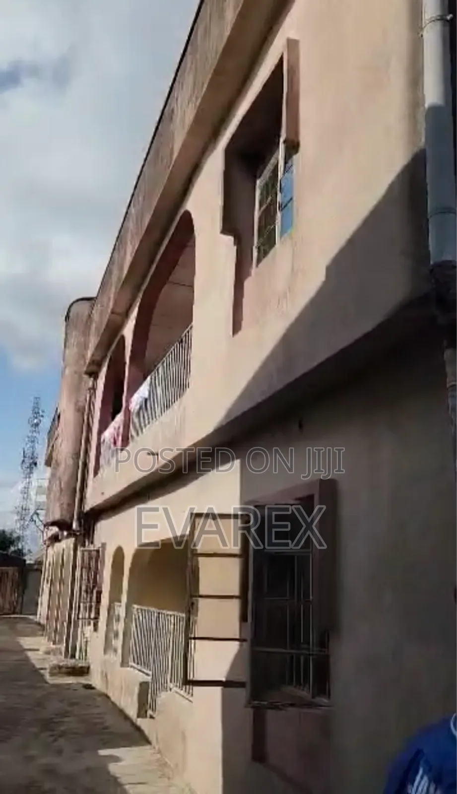 12bdrm Block of Flats in Okokomaiko for sale in Okokomaiko
