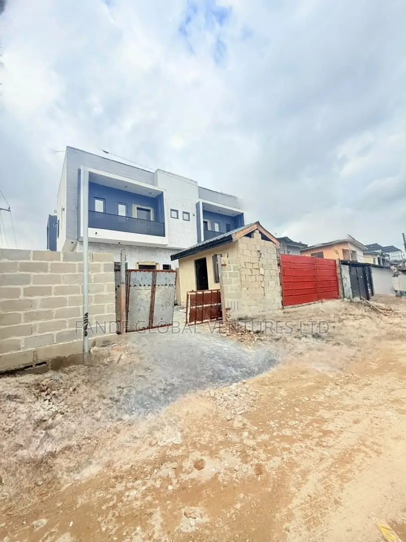 4bdrm Duplex in Ilupeju for sale in Ilupeju