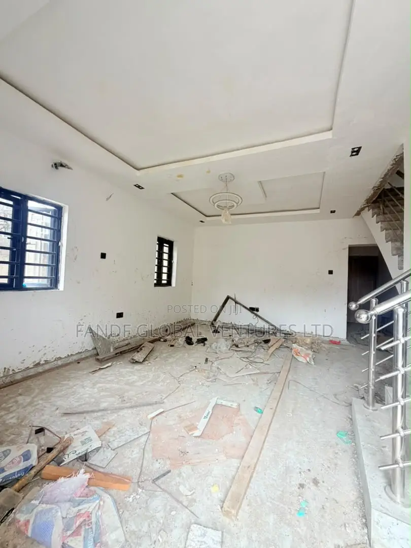 4bdrm Duplex in Ilupeju for sale in Ilupeju