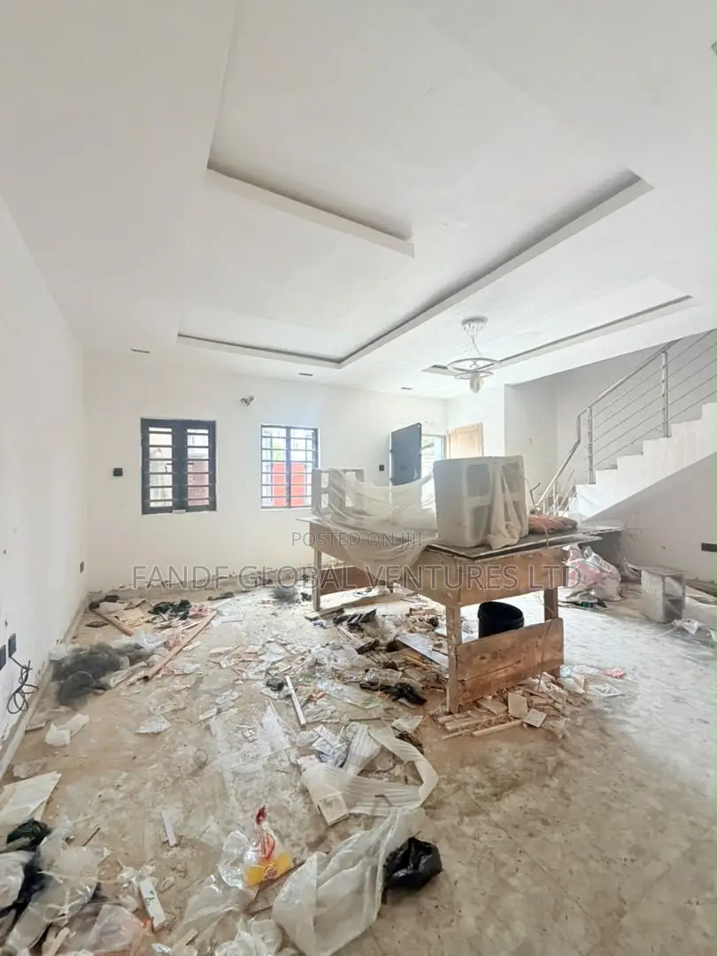 4bdrm Duplex in Ilupeju for sale in Ilupeju