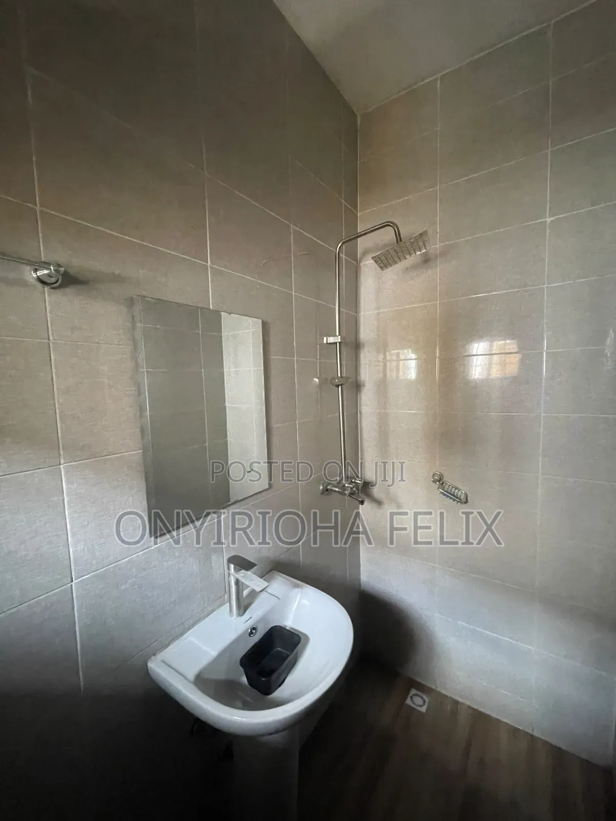 Furnished 2bdrm Block of Flats in Estate Around, Life Camp for rent in Life Camp