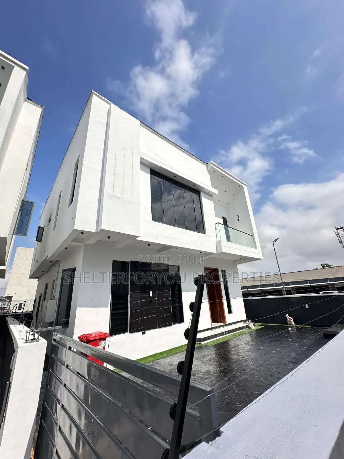 5bdrm Duplex in Idado for sale in Idado