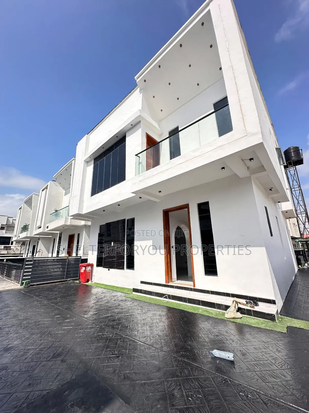 5bdrm Duplex in Idado for sale in Idado