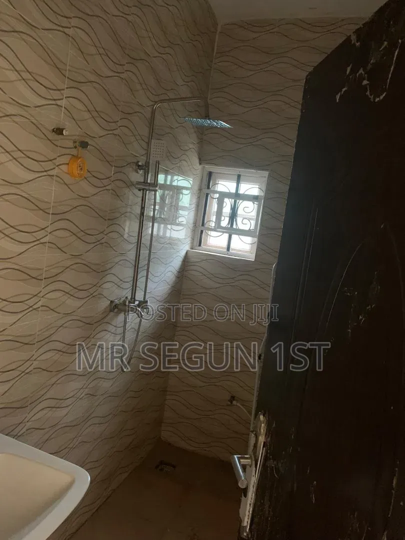 2bdrm Block of Flats in 1St Avians, Akala Express for rent in Akala Express