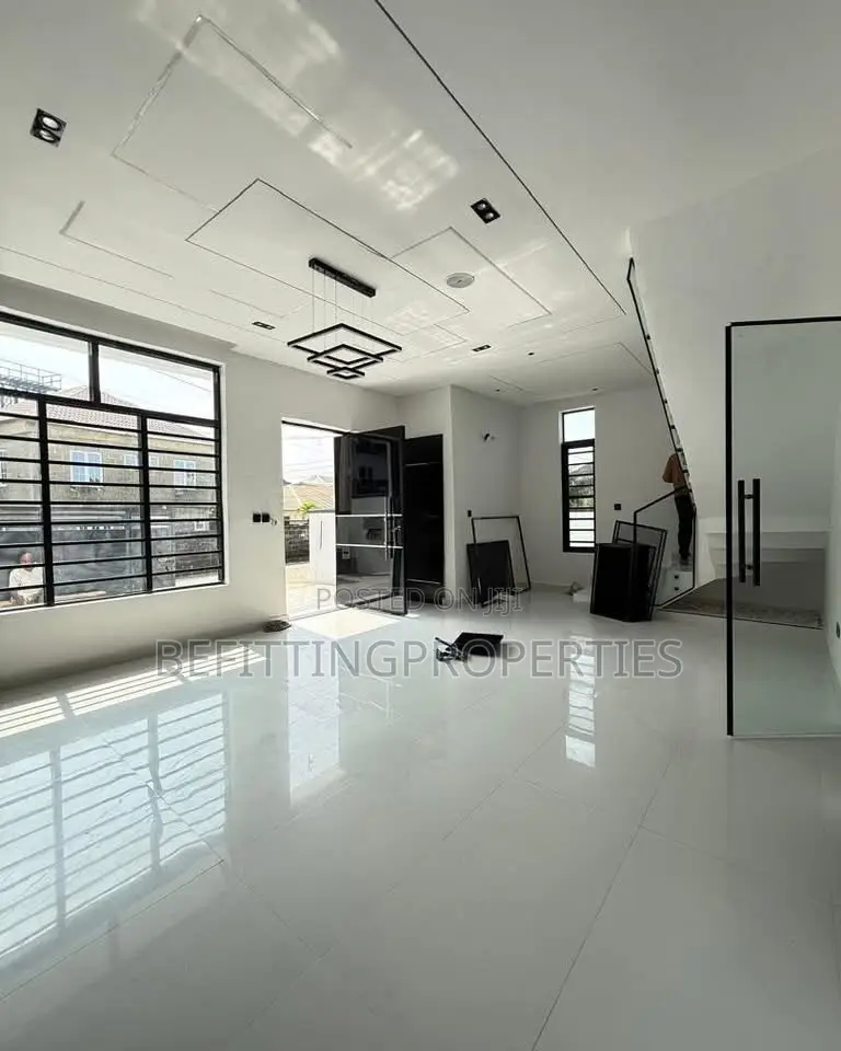 4bdrm Duplex in Lekki for sale in Lekki