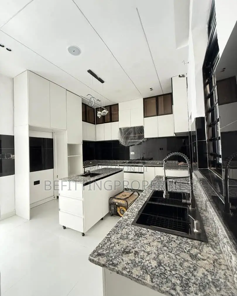 4bdrm Duplex in Lekki for sale in Lekki