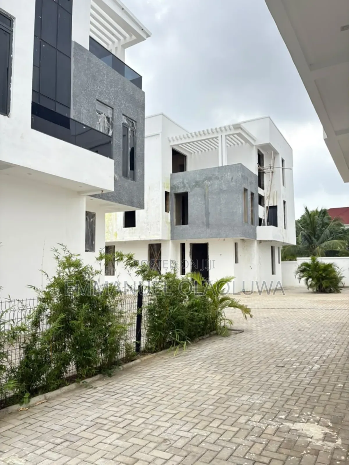 5bdrm Duplex in Life Camp for sale in Life Camp