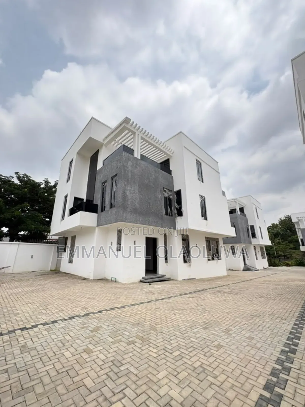 5bdrm Duplex in Life Camp for sale in Life Camp