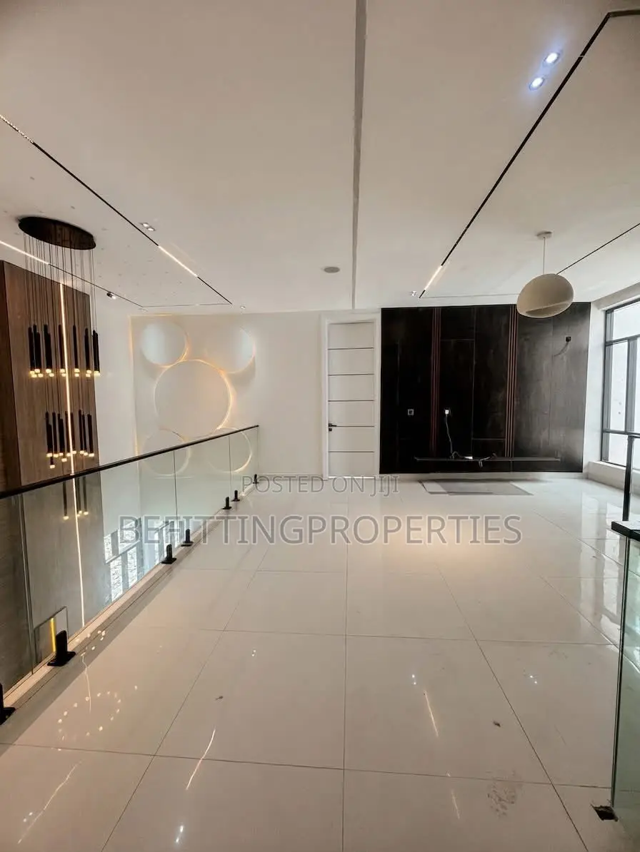 7bdrm Duplex in Lekki for sale in Lekki