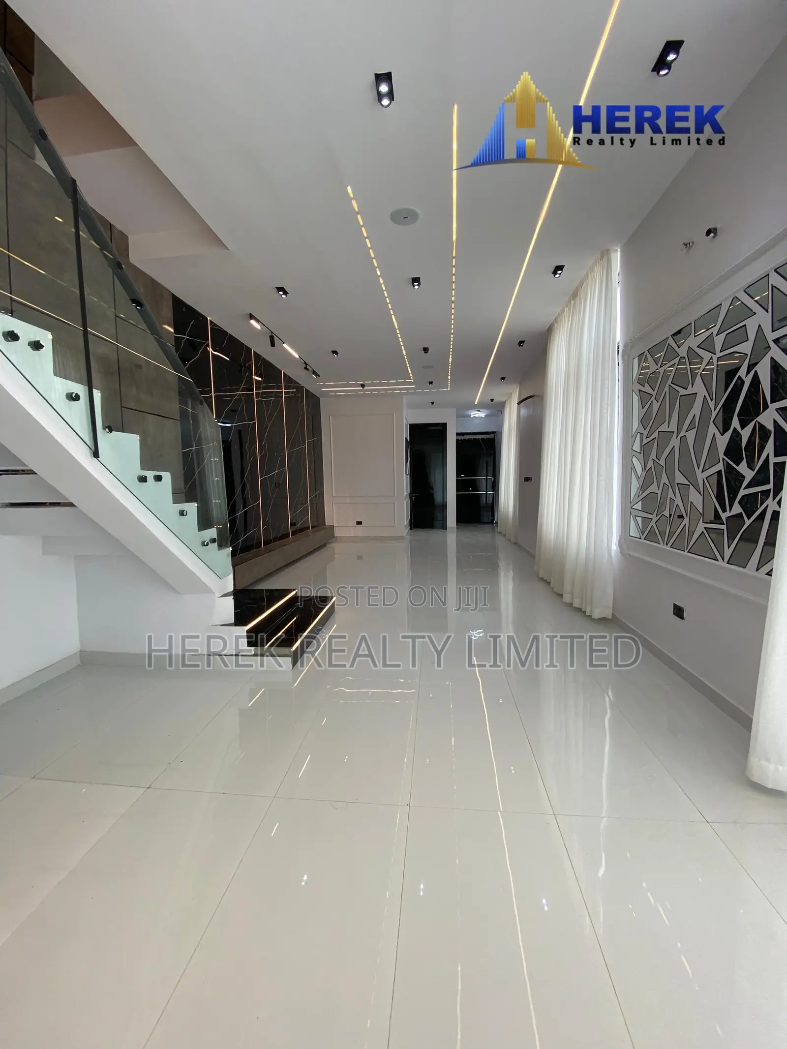 5bdrm Duplex in Ikota Villa for sale in Ikota