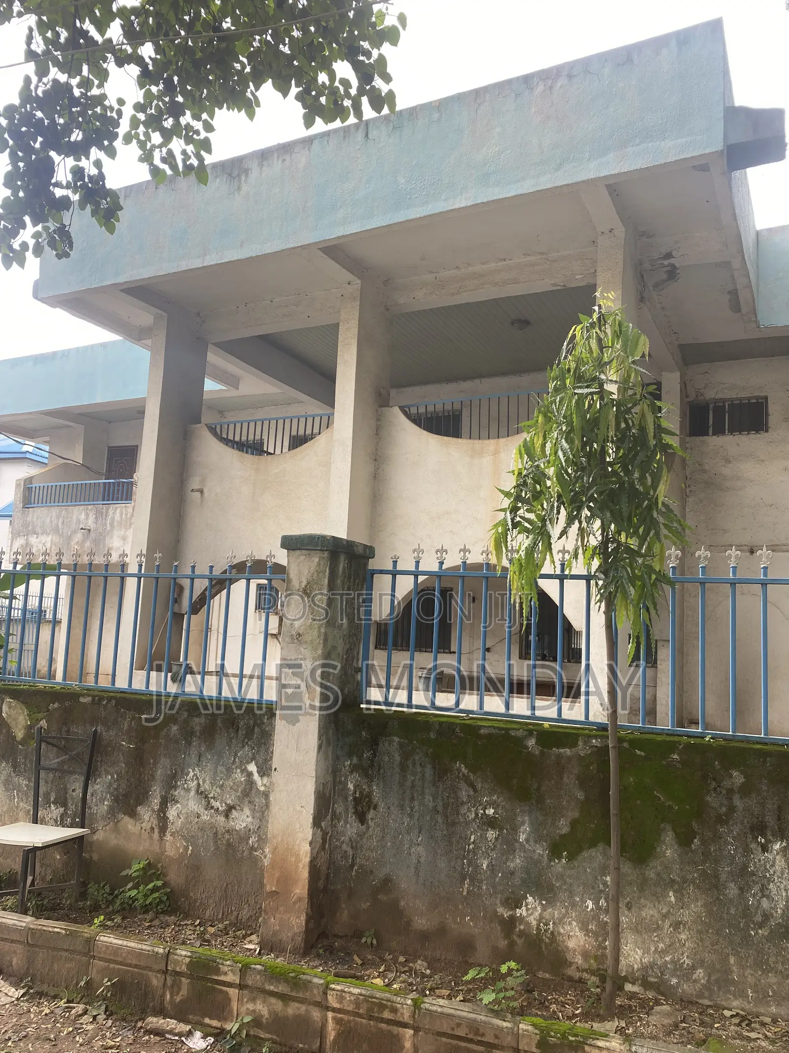 8bdrm Duplex in Private Residence, Area 8 for rent in Area 8