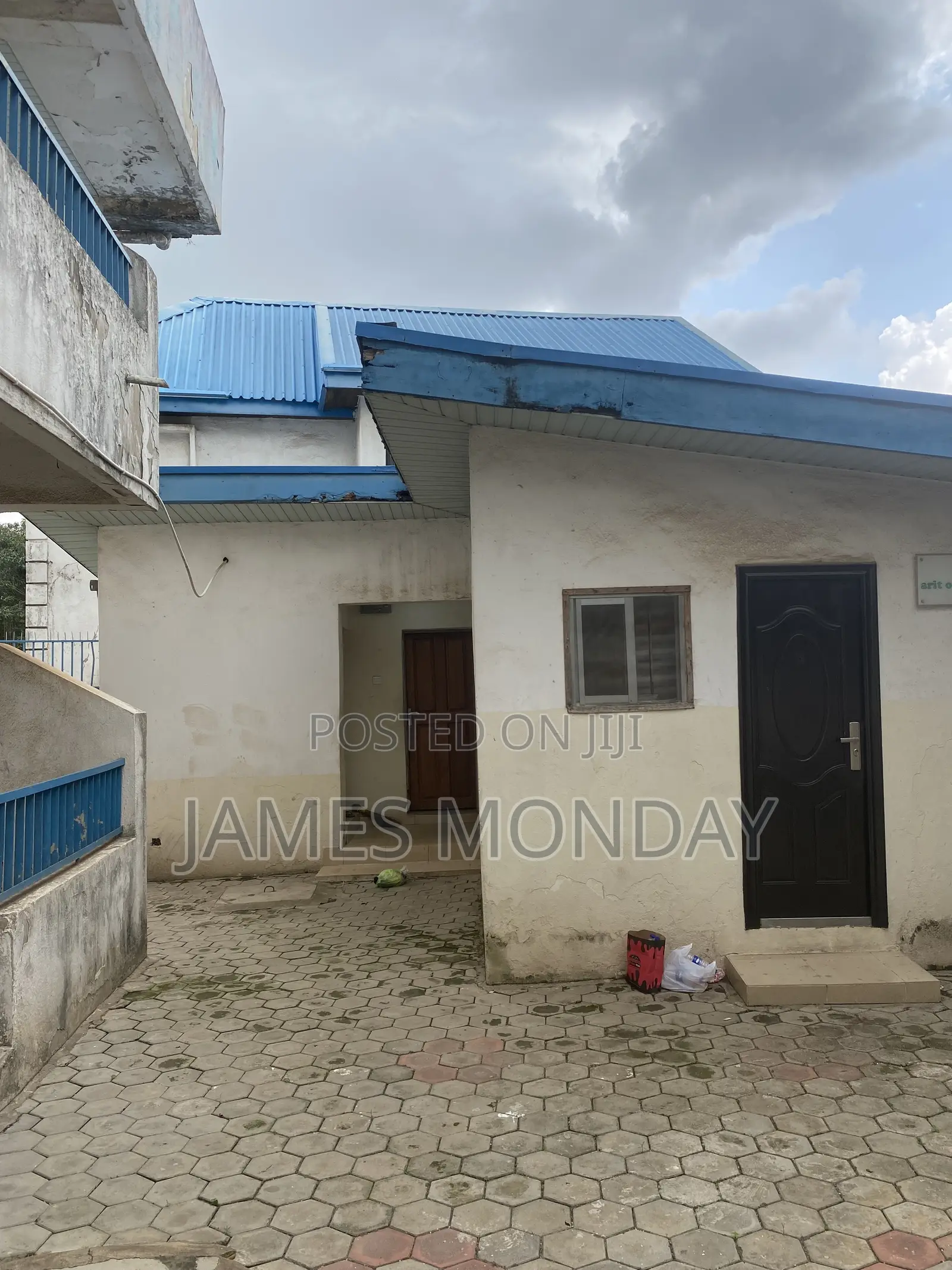 8bdrm Duplex in Private Residence, Area 8 for rent in Area 8