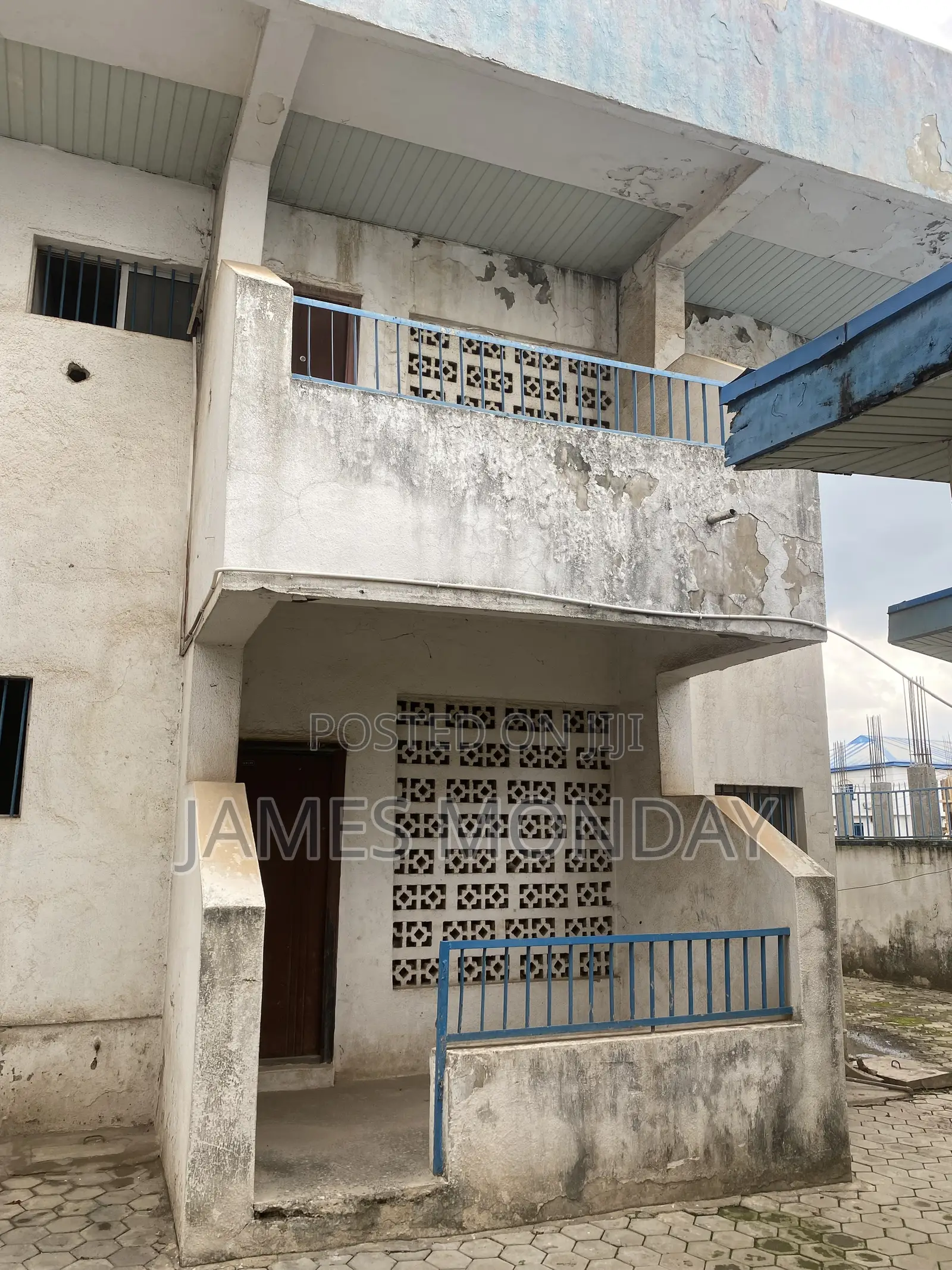 8bdrm Duplex in Private Residence, Area 8 for rent in Area 8