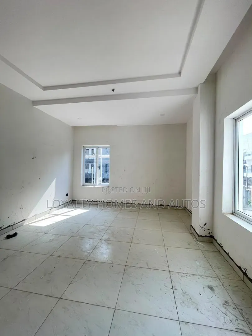 Commercial Building for Sale in Lekki Phase 1