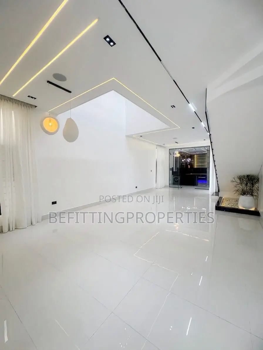 5bdrm Duplex in Lekki for sale in Lekki