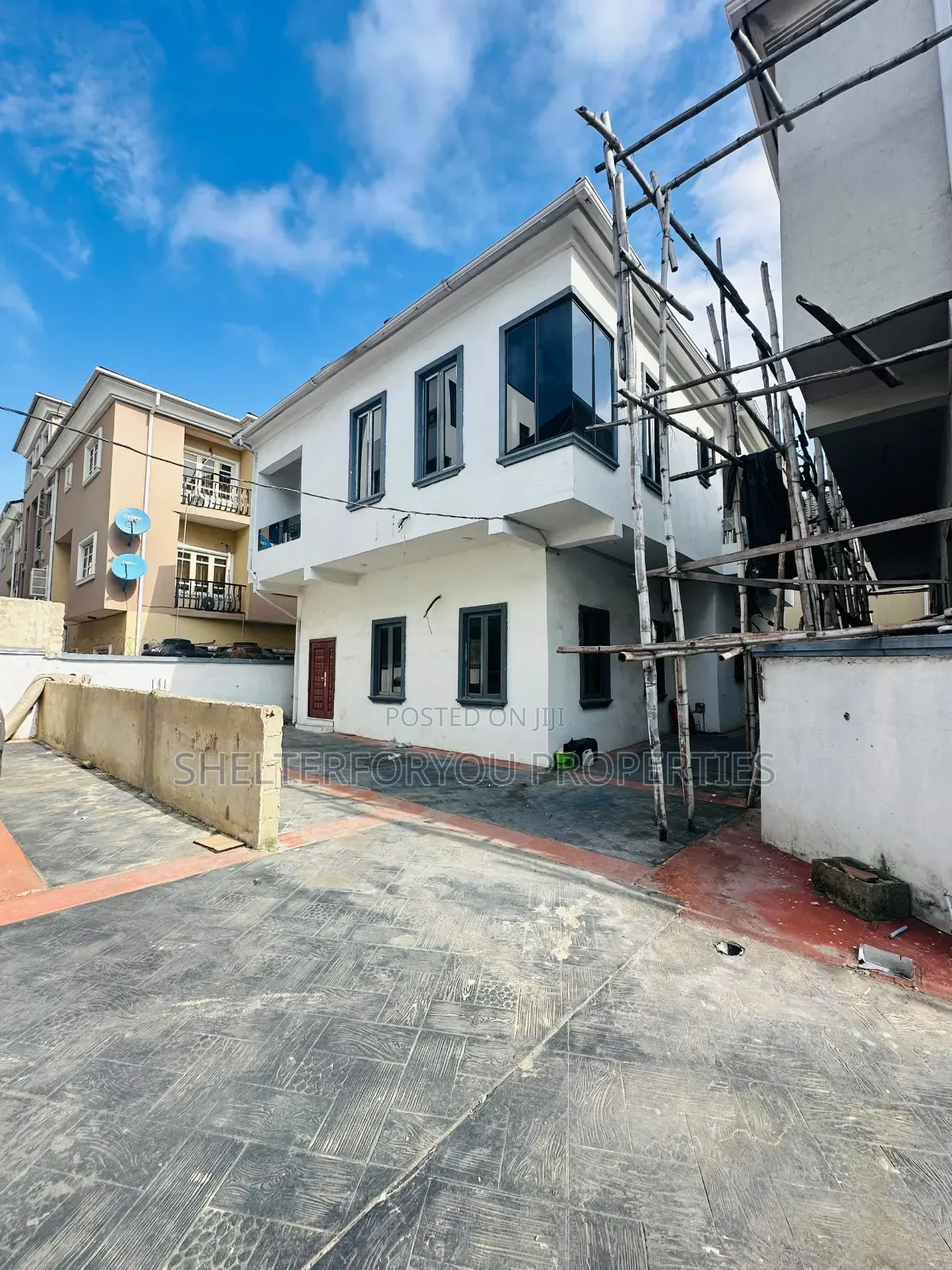 5bdrm Duplex in Idado for sale in Idado