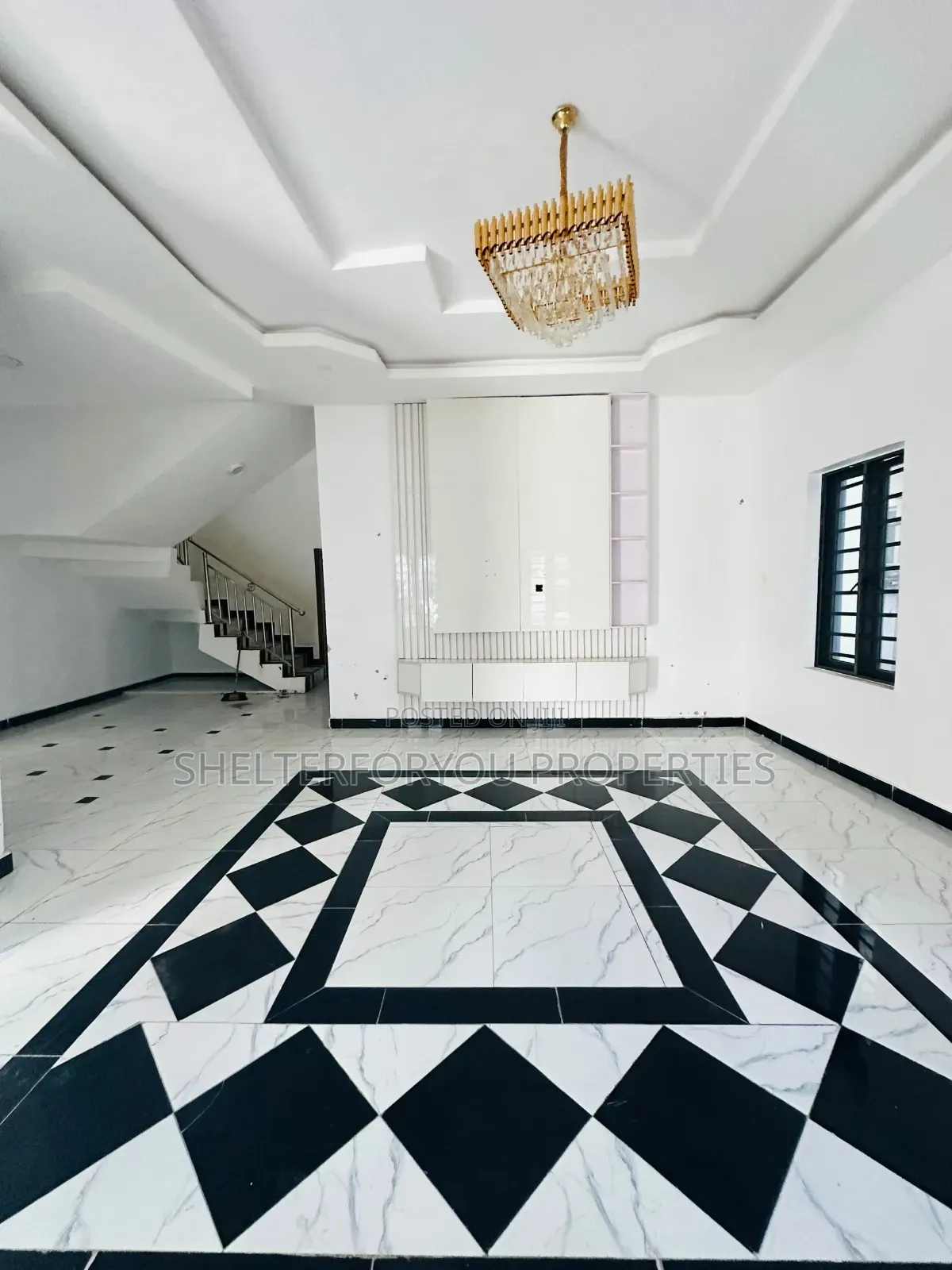 5bdrm Duplex in Idado for sale in Idado
