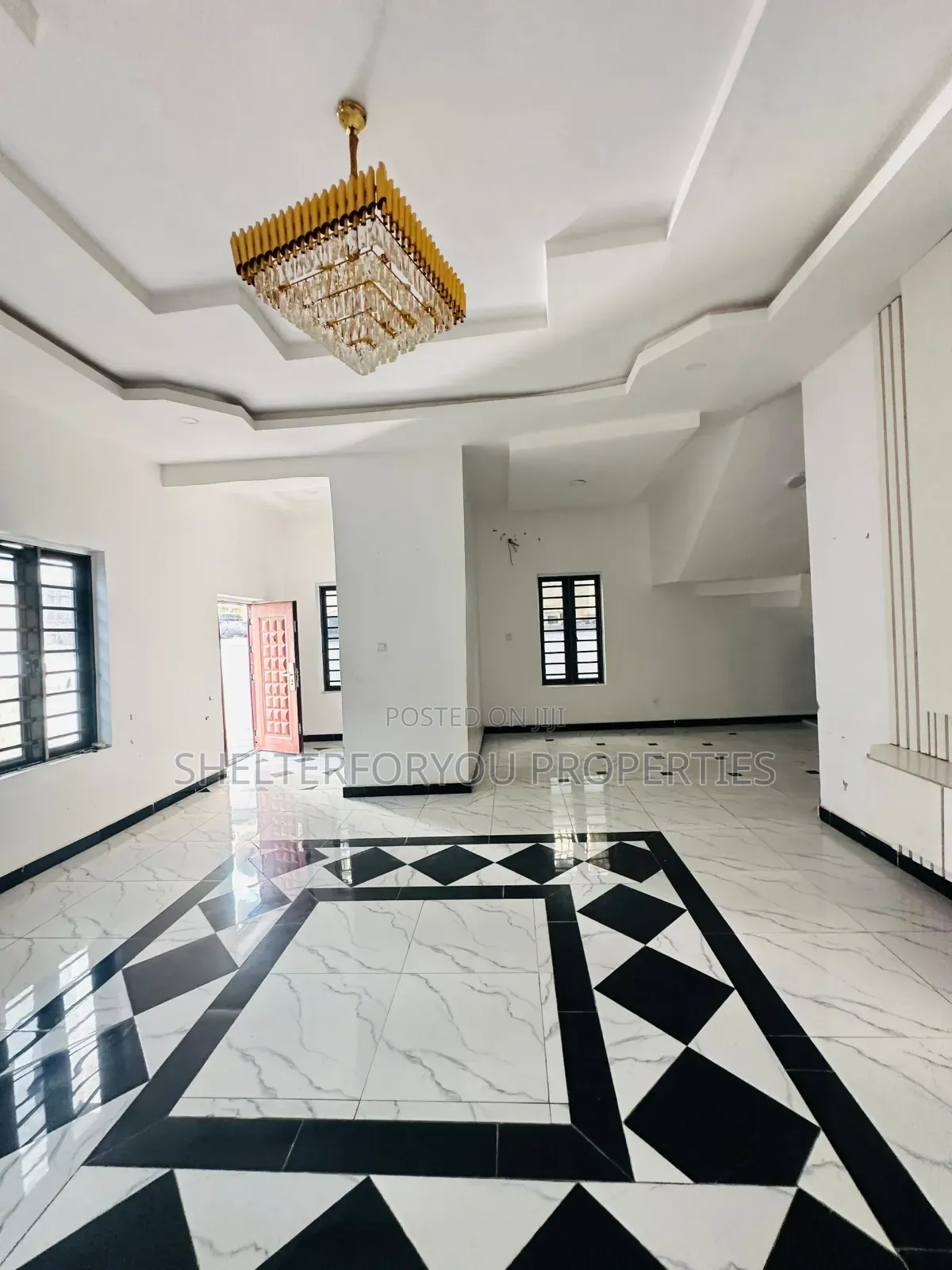 5bdrm Duplex in Idado for sale in Idado