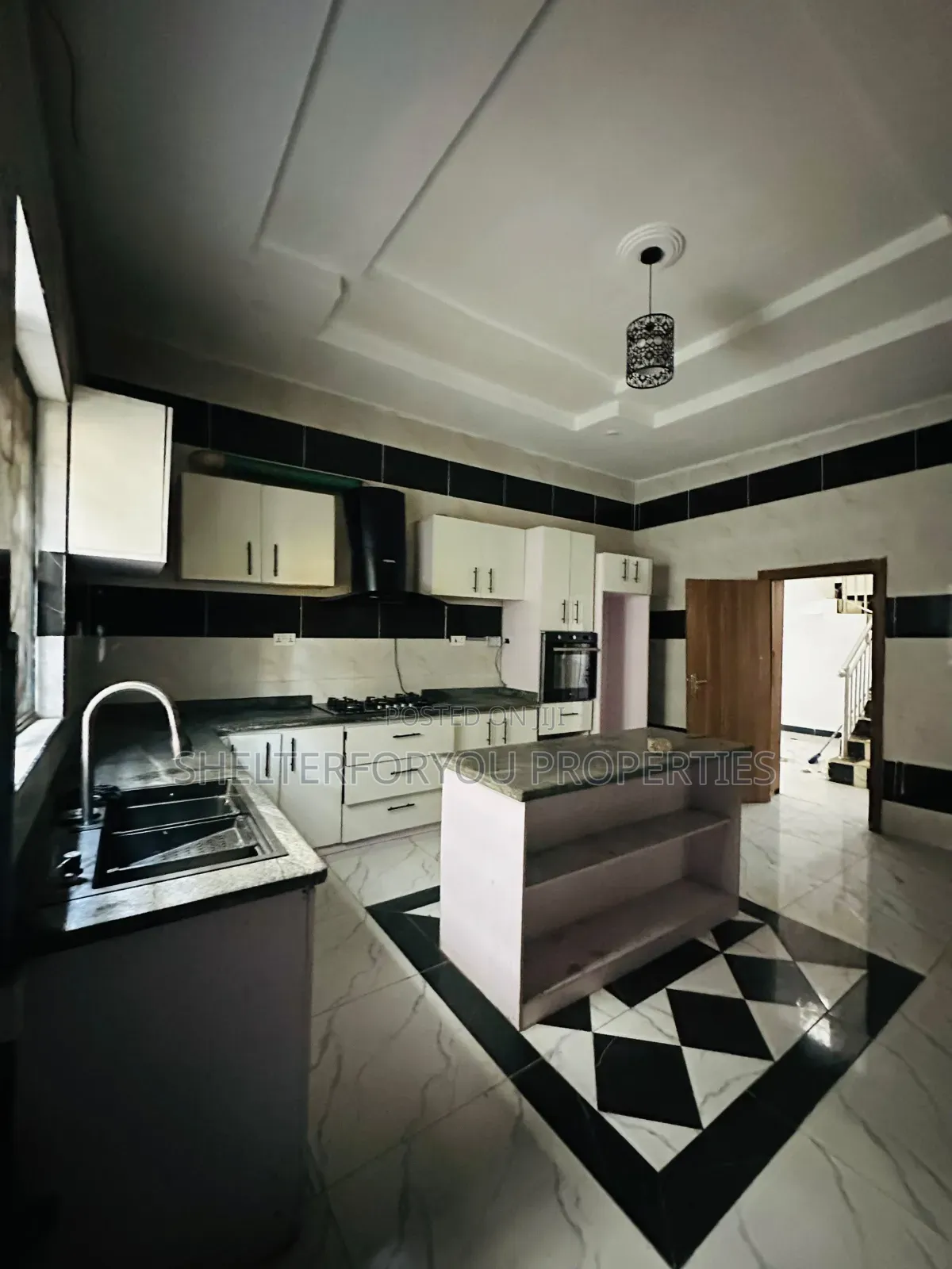 5bdrm Duplex in Idado for sale in Idado