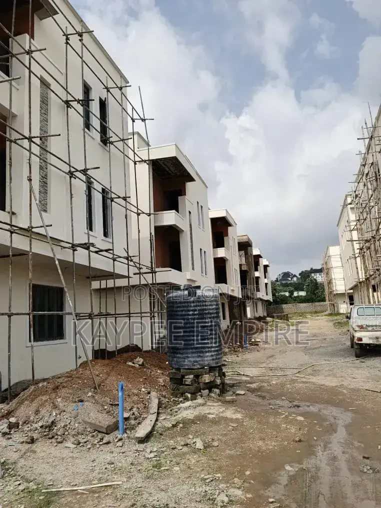 6bdrm Duplex in Life Camp for sale in Life Camp