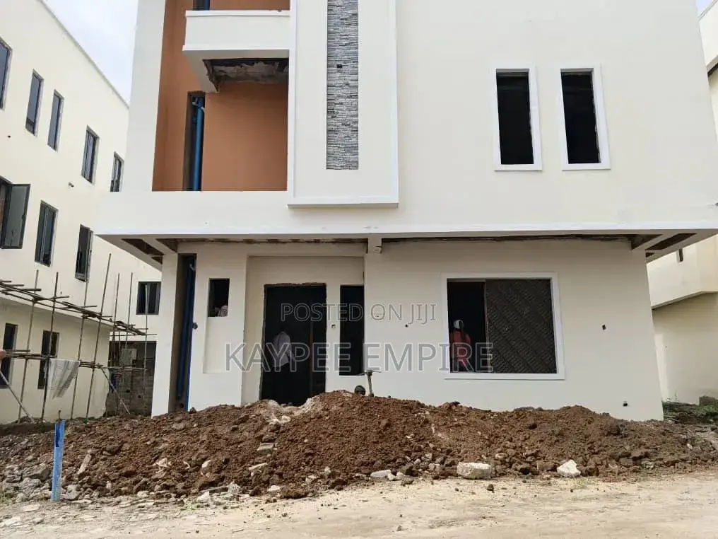 6bdrm Duplex in Life Camp for sale in Life Camp