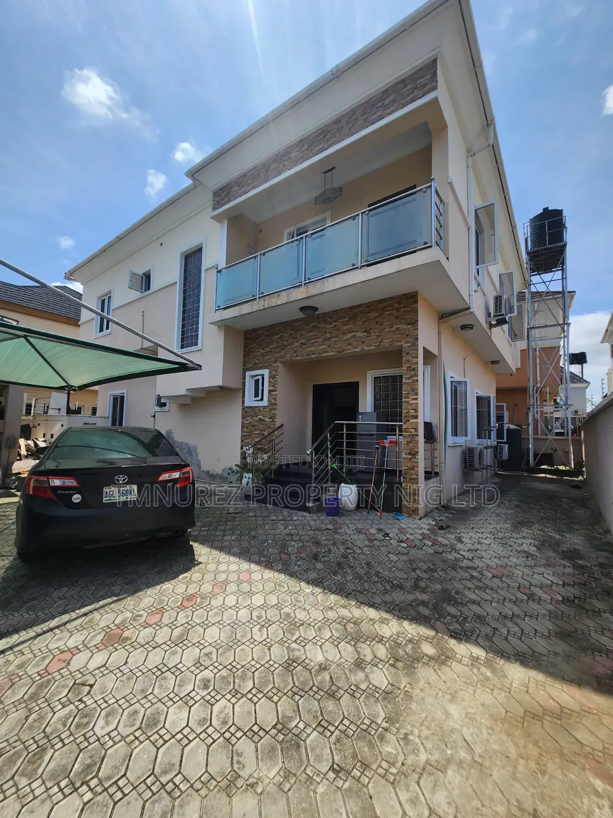 Mini Flat in Chevron for rent in Chevron