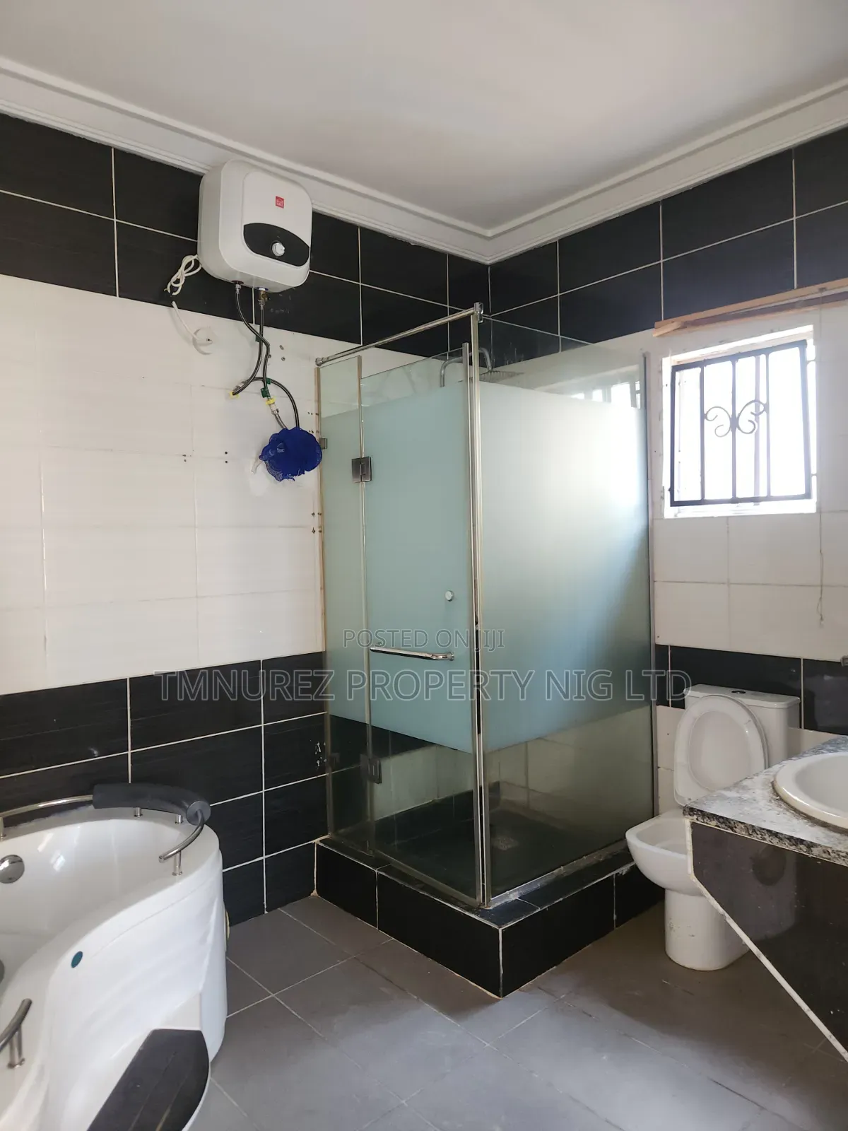 Mini Flat in Chevron for rent in Chevron
