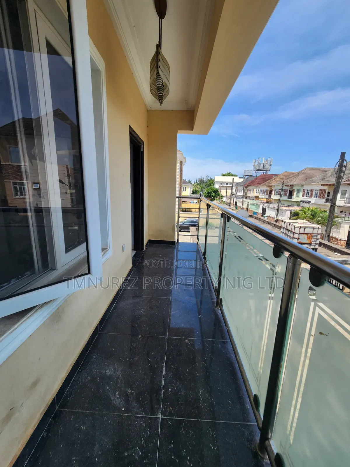 Mini Flat in Chevron for rent in Chevron