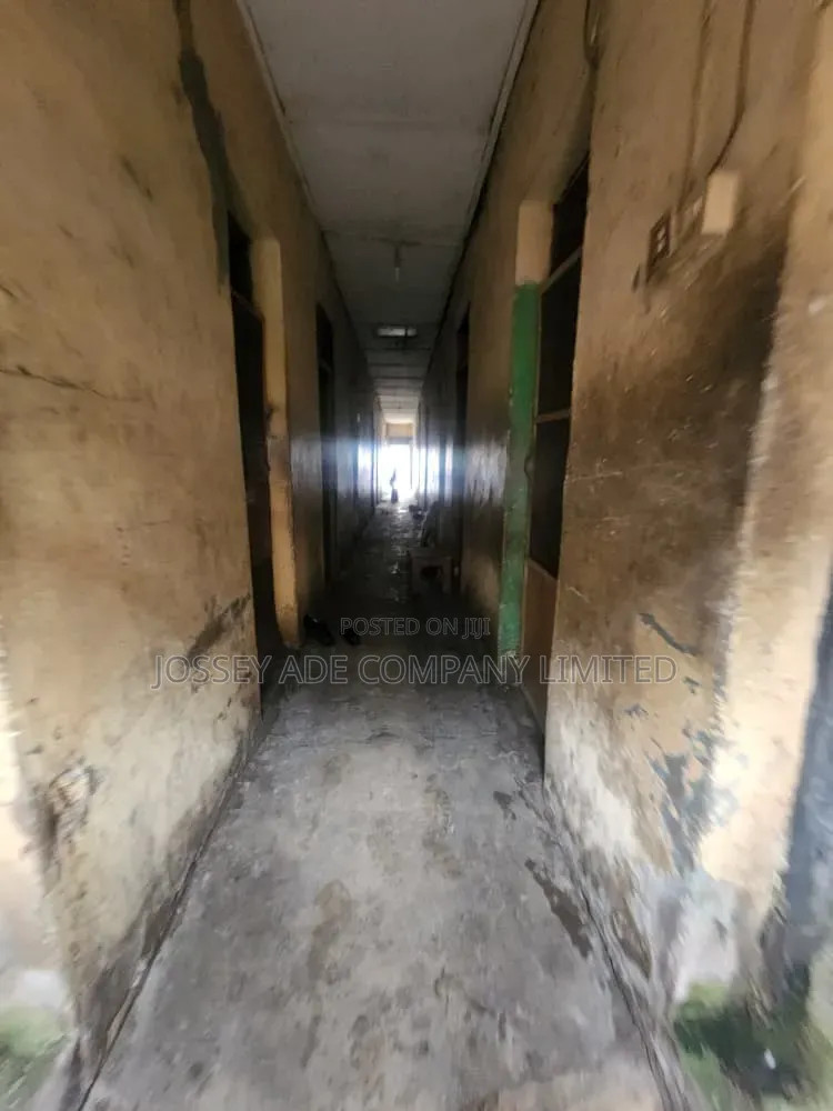 10bdrm Bungalow in Ojuelegba for sale in Ojuelegba