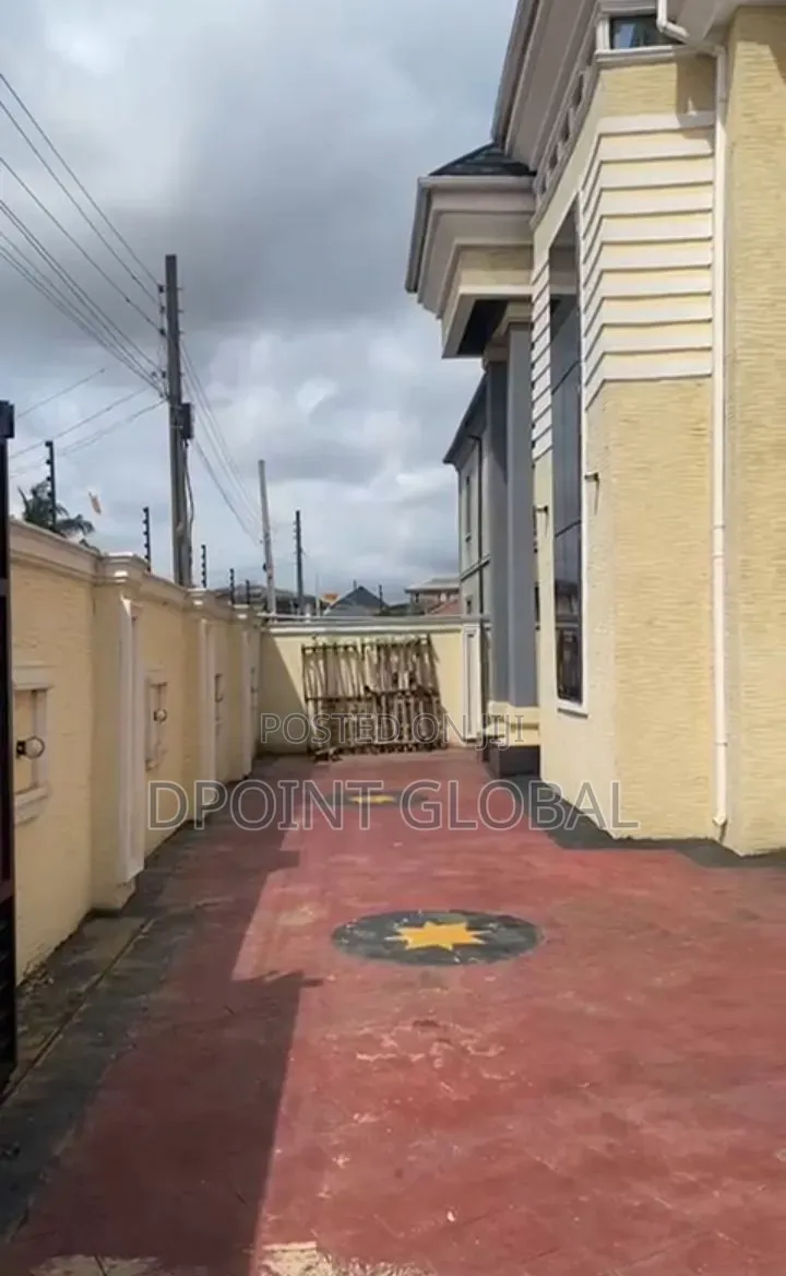 5bdrm Duplex in In Estate, Iyana Ipaja for sale in Iyana Ipaja