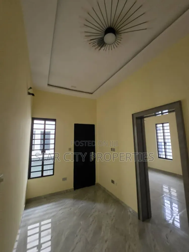 5bdrm Duplex in Omole Phase 2 for sale in Omole Phase 2