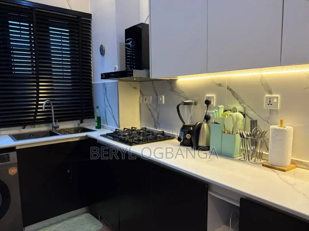 Premium 1 Bedroom Apartment With Rooftop Swimming Pool in Lekki Phase 1