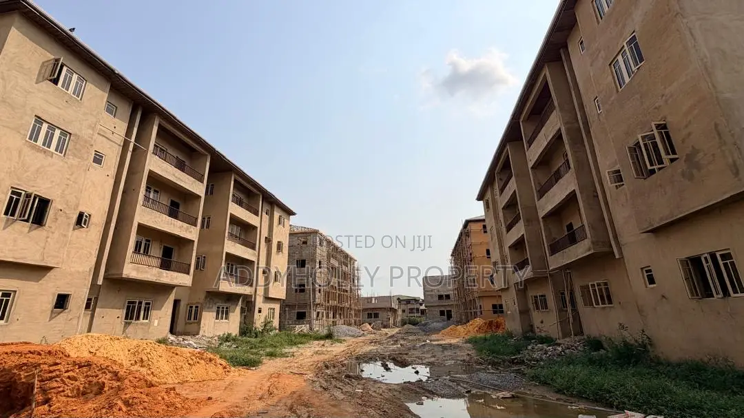 2bdrm Apartment in Okota for sale in Okota