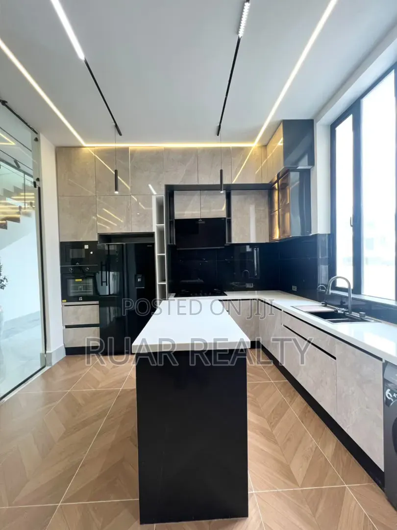 5bdrm Duplex in Lekki Phase 1 for sale in Lekki Phase 1
