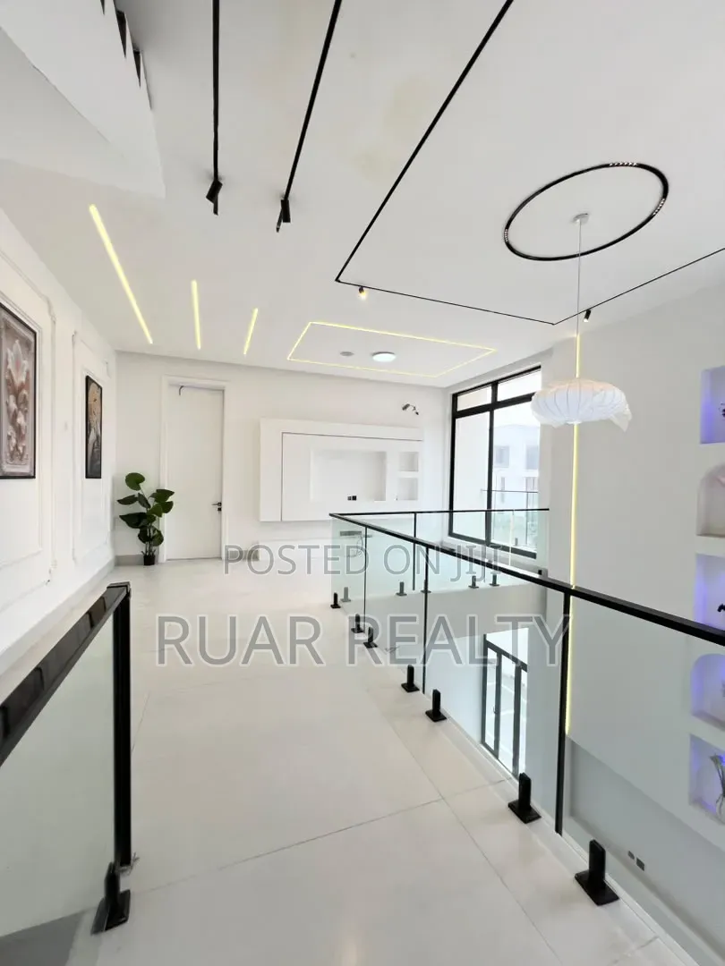5bdrm Duplex in Lekki Phase 1 for sale in Lekki Phase 1
