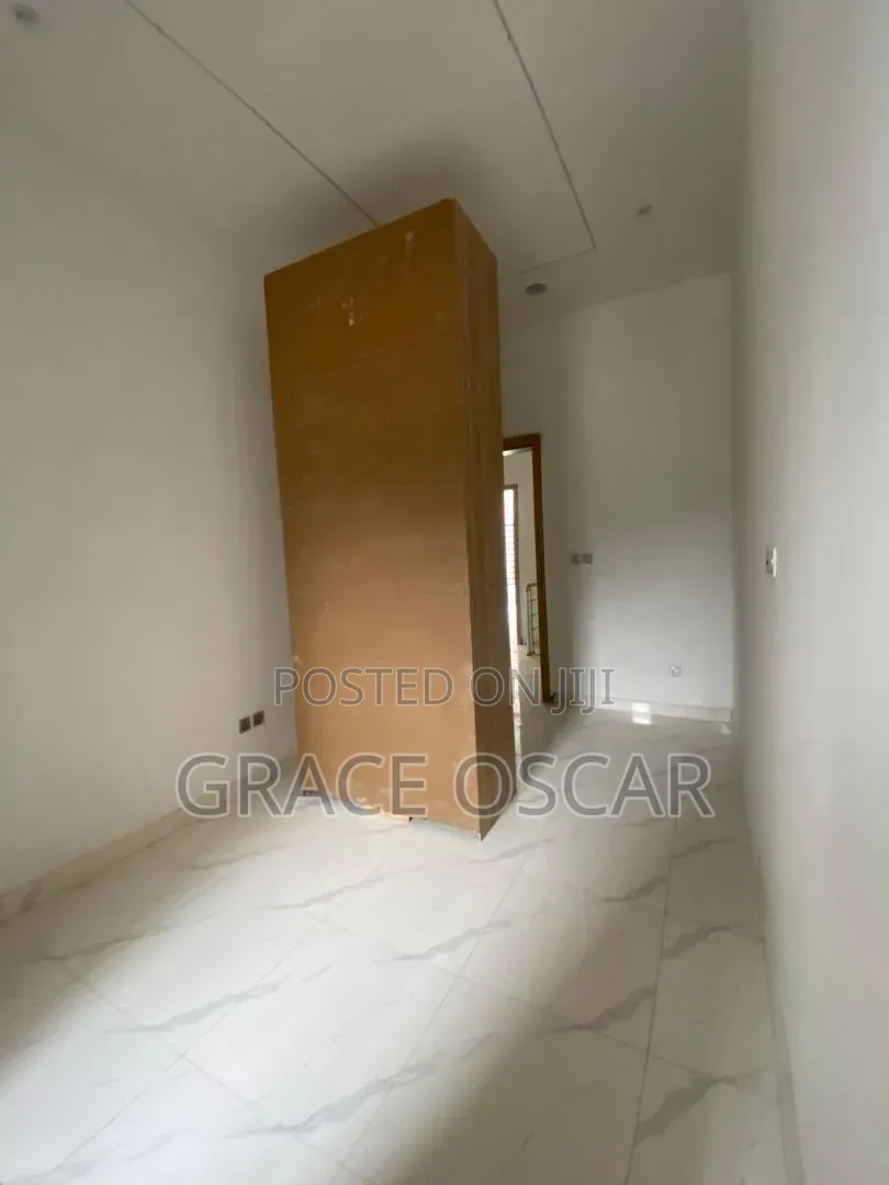3bdrm Duplex in Ikota for sale in Ikota