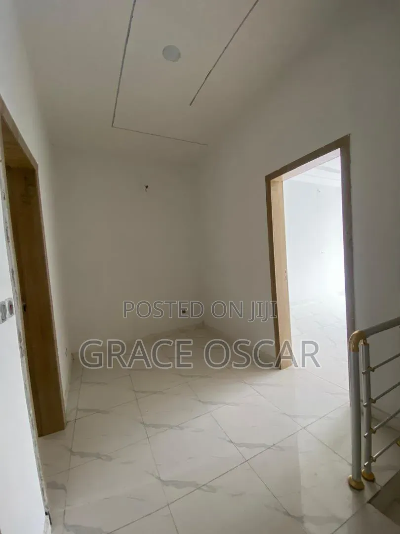 3bdrm Duplex in Ikota for sale in Ikota