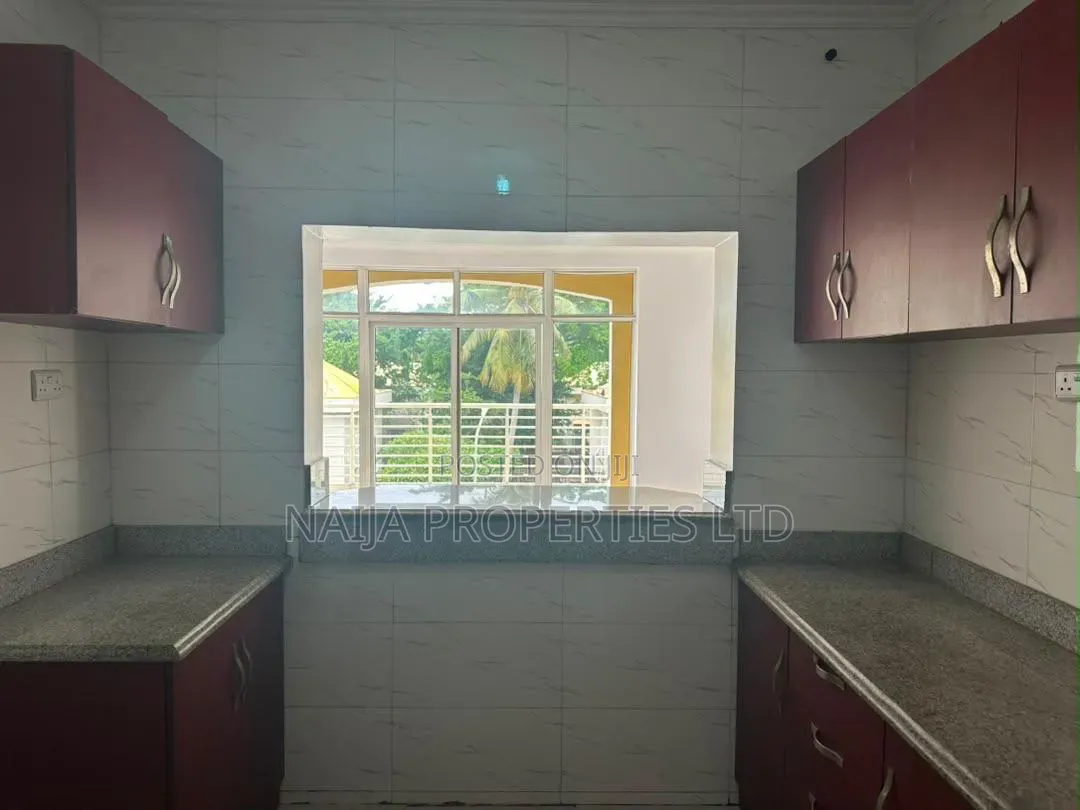 3bdrm Penthouse in Cromwell Estate, for rent in Chevron