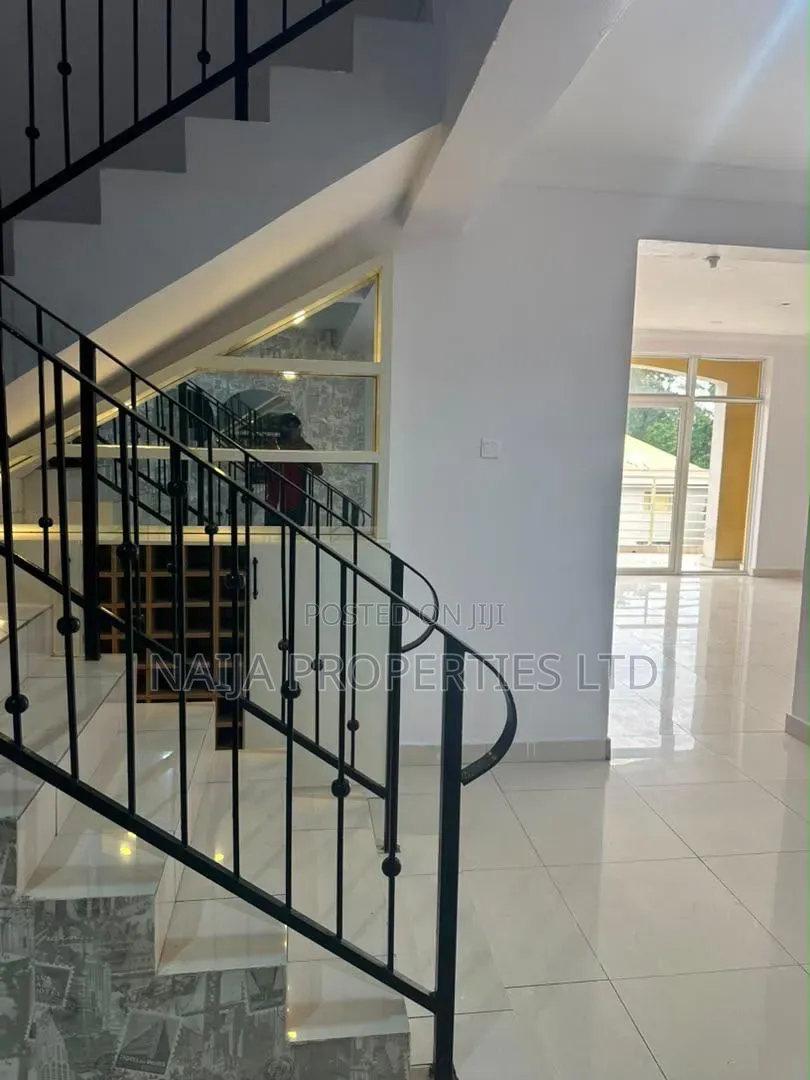 3bdrm Penthouse in Cromwell Estate, for rent in Chevron