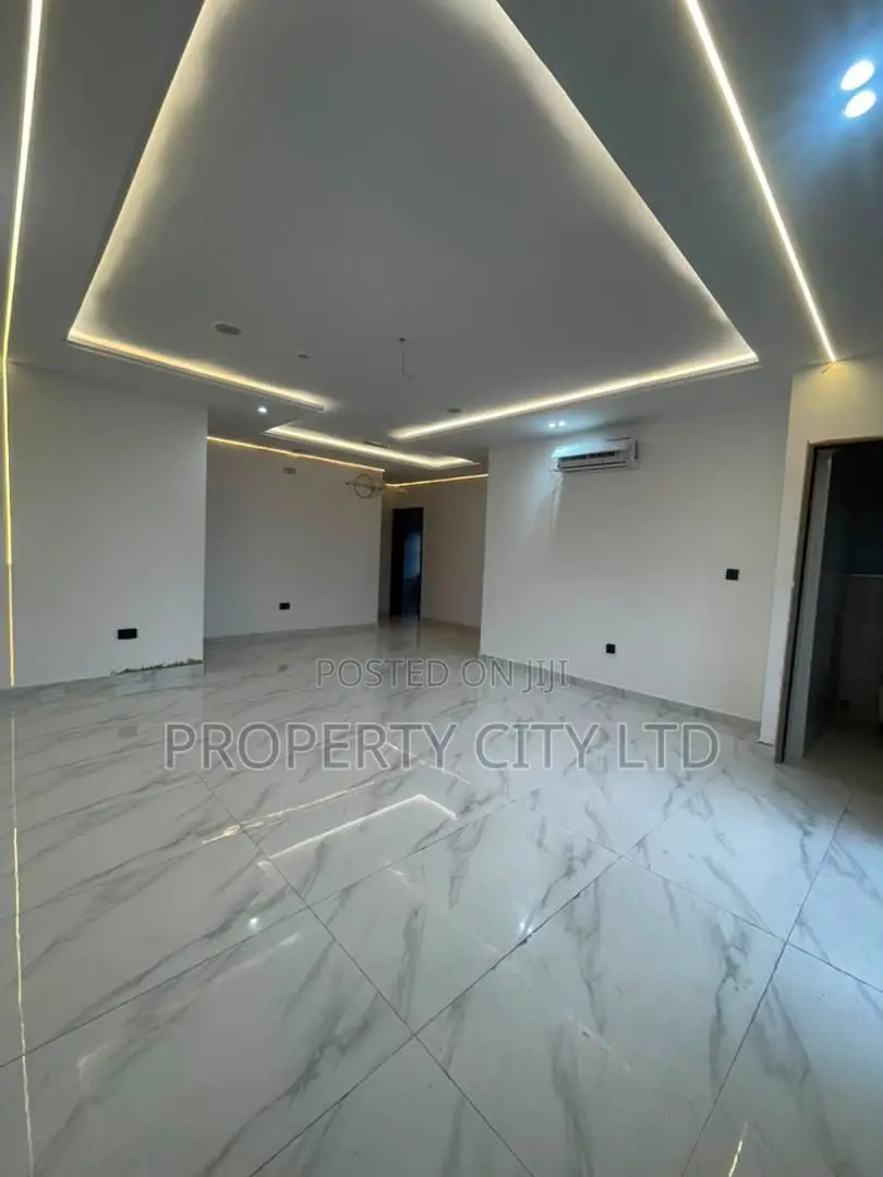 3bdrm Apartment in Ikeja Gra for rent in Ikeja GRA