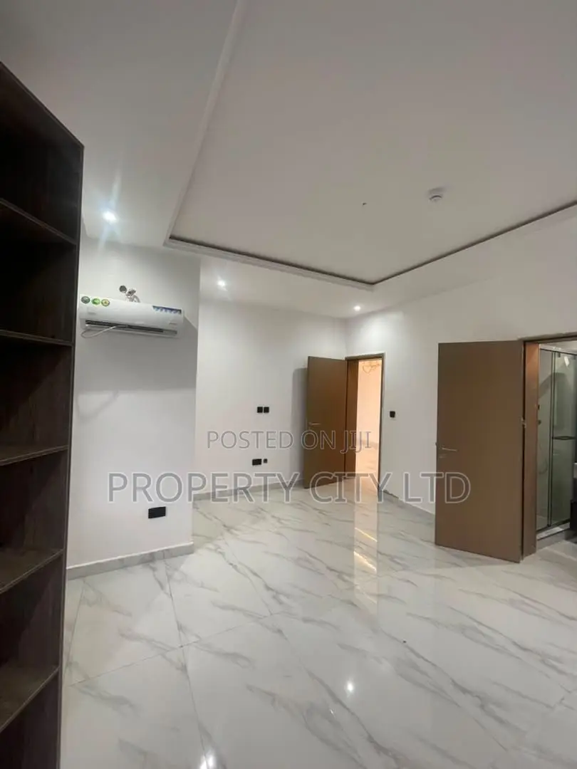 3bdrm Apartment in Ikeja Gra for rent in Ikeja GRA