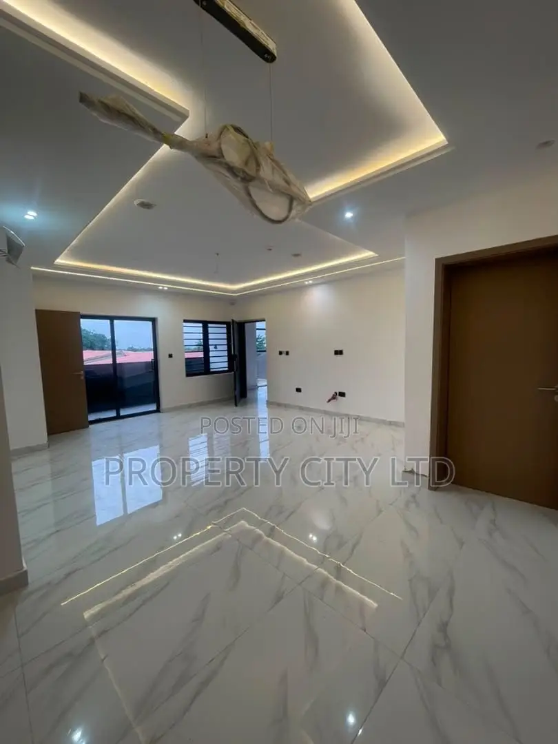 3bdrm Apartment in Ikeja Gra for rent in Ikeja GRA