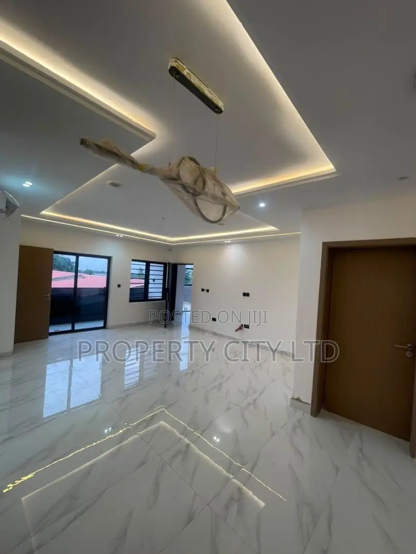 3bdrm Apartment in Ikeja Gra for rent in Ikeja GRA
