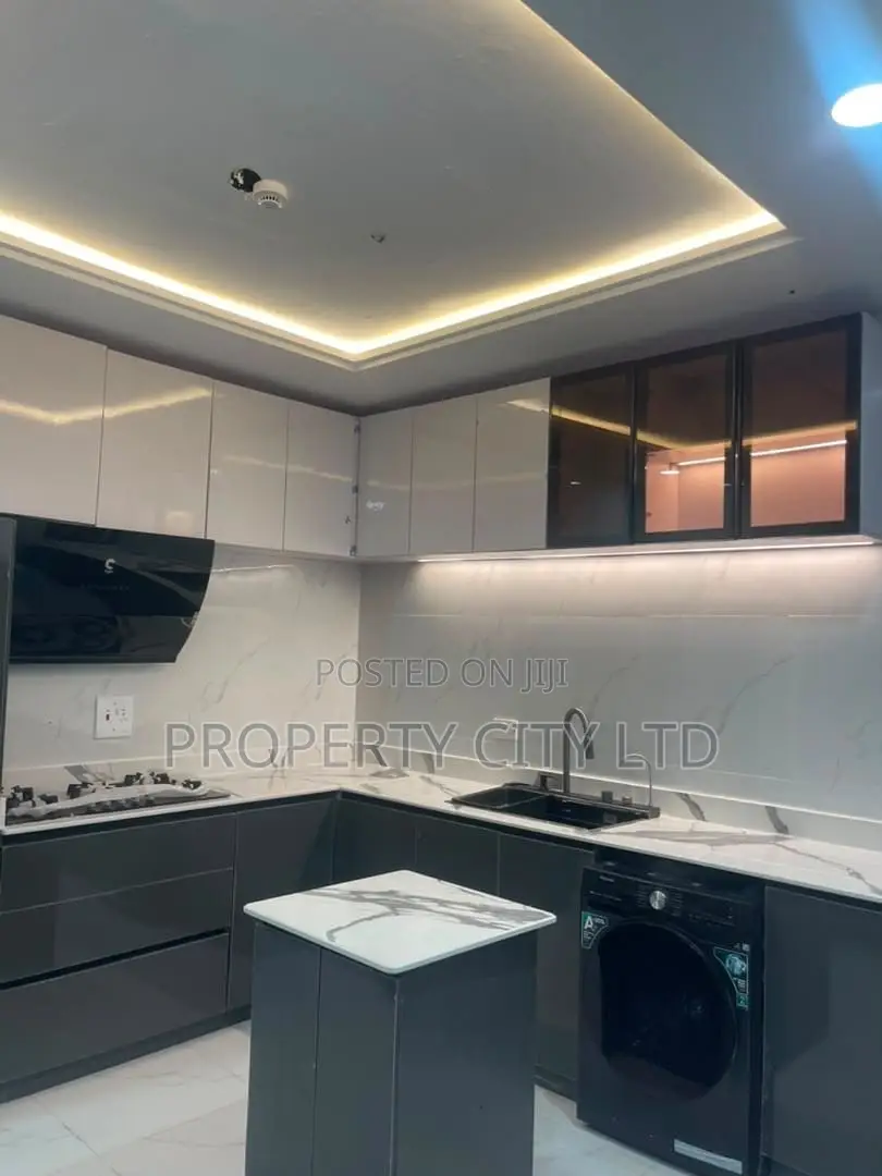 3bdrm Apartment in Ikeja Gra for rent in Ikeja GRA