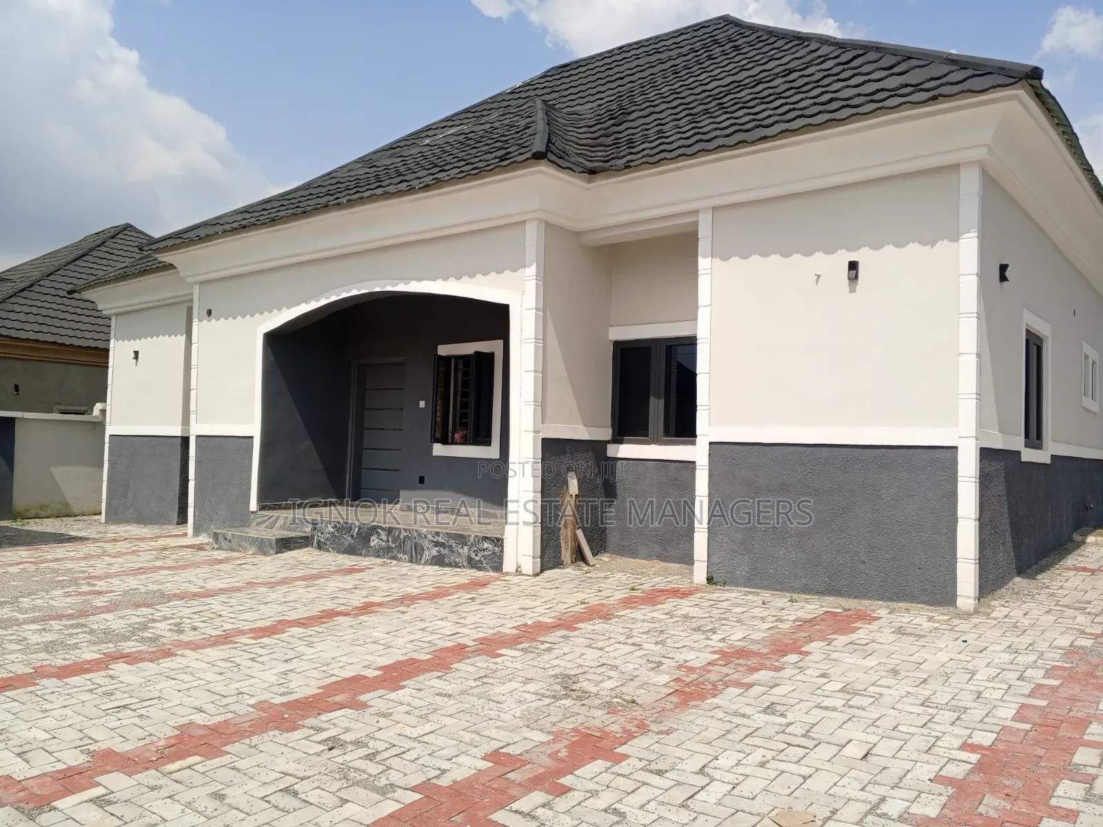 3bdrm Bungalow in Gwarinpa Extension, Life Camp for sale in Life Camp
