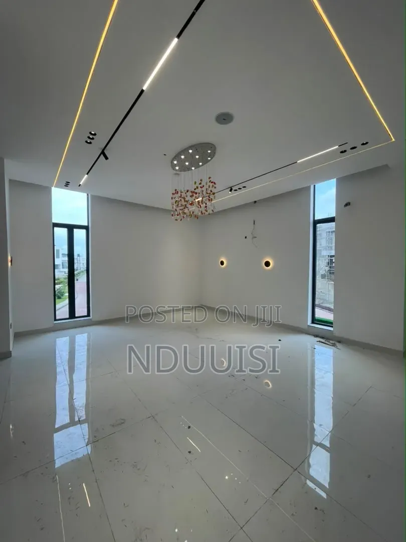 5bdrm Duplex in Osapa london for sale in Osapa london