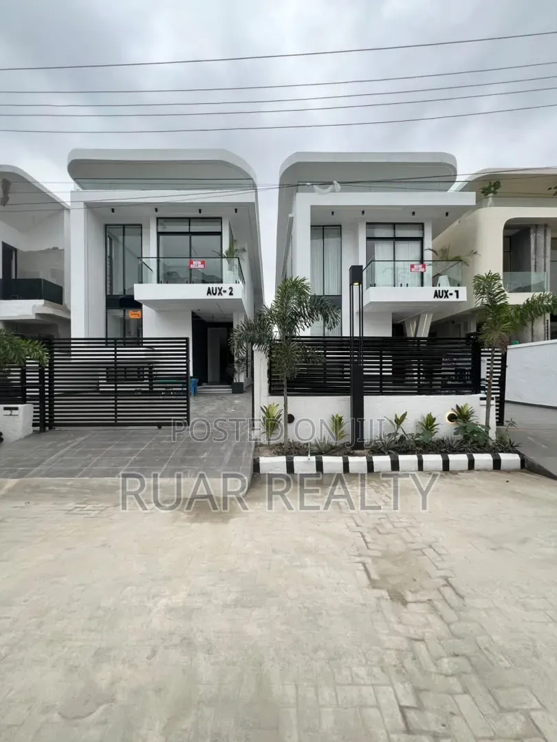 5bdrm Duplex in Lekki Expressway for sale in Lekki Expressway