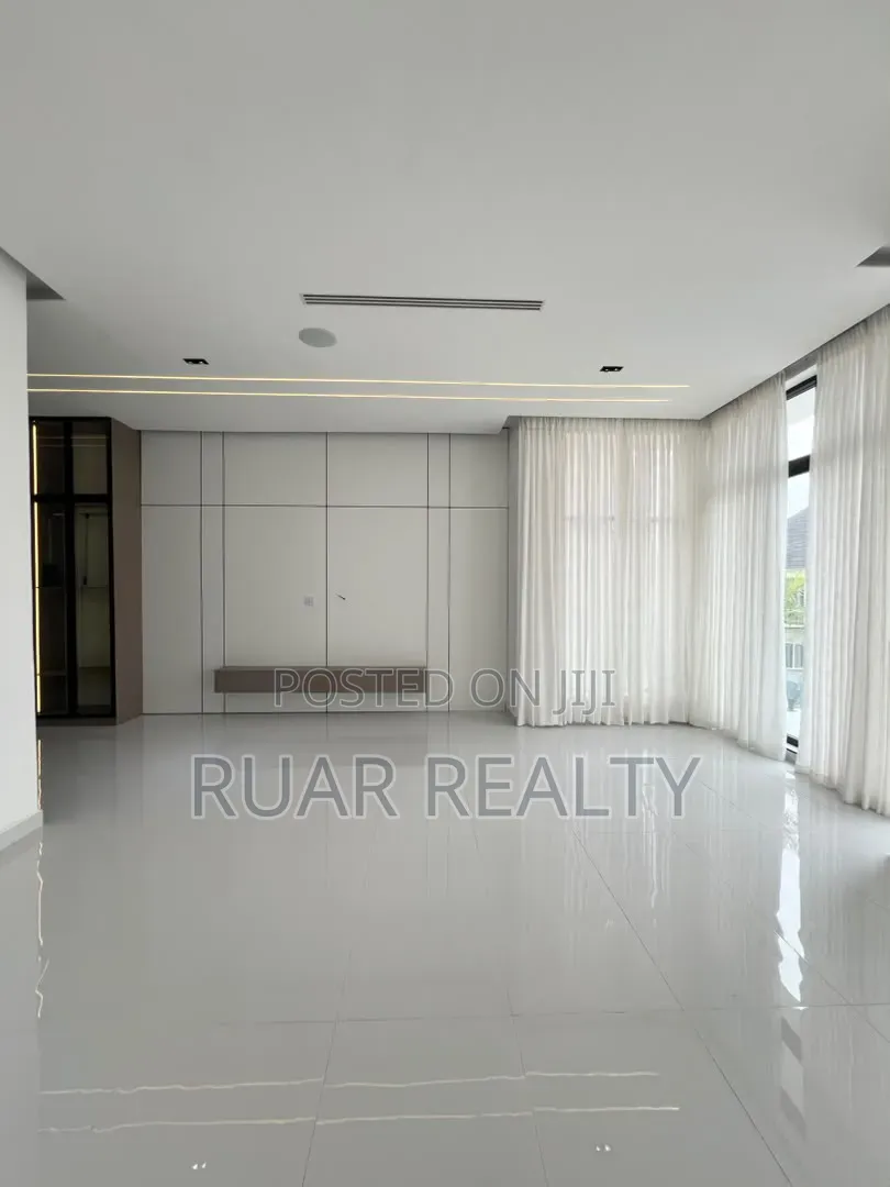 5bdrm Duplex in Lekki Expressway for sale in Lekki Expressway