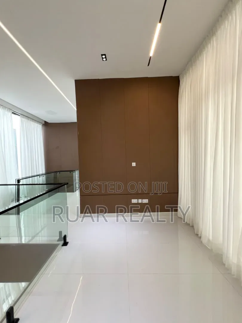 5bdrm Duplex in Lekki Expressway for sale in Lekki Expressway