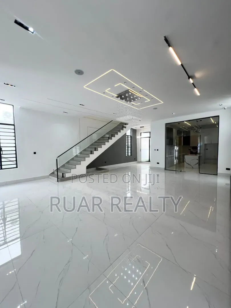 5bdrm Duplex in Chevron for sale in Chevron